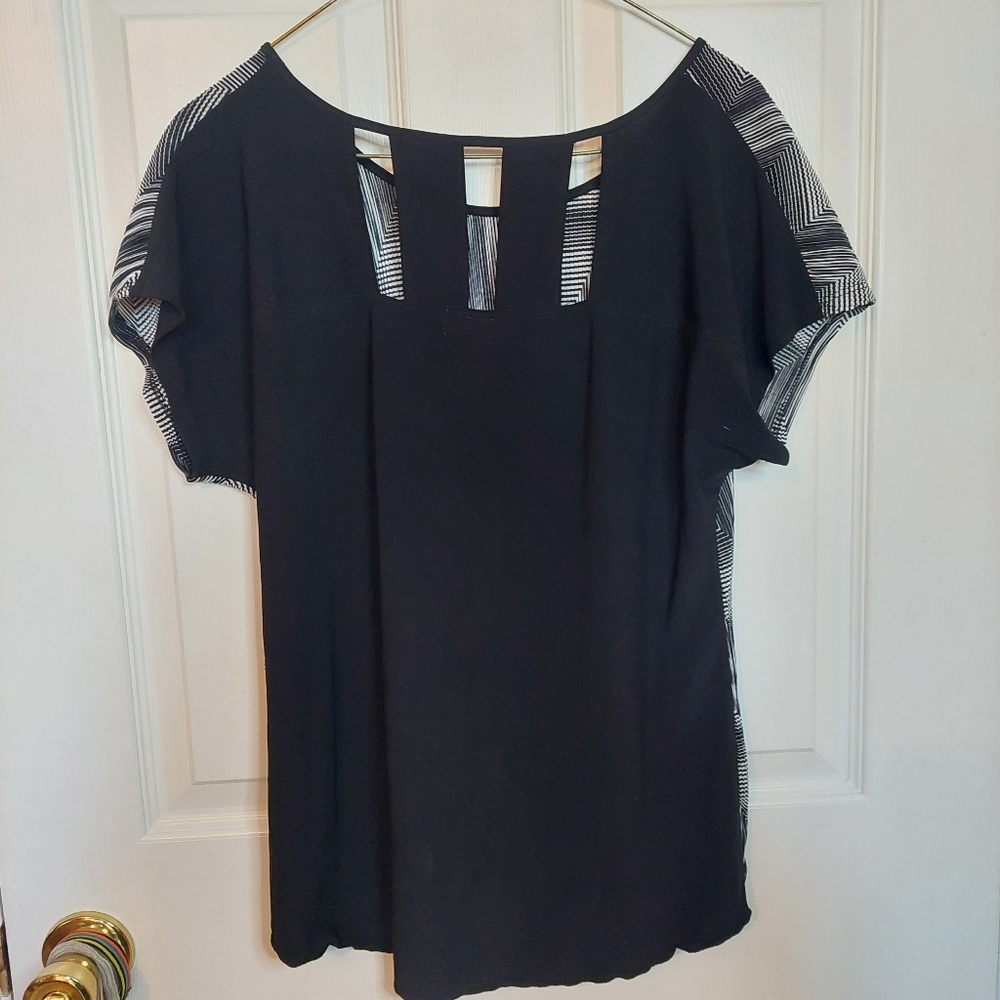 Dressbarn Black White Chevron Pattern Blouse Open Back Business Casual Size PM - Picture 2 of 10